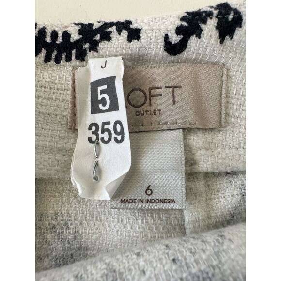 Loft Boot Skirt, Embroidered Paisely Floral Straight Pencil size 6 - Picture 4 of 6